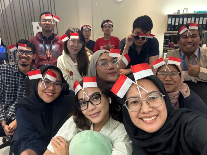 Karyawan merayakan 17 Agustus